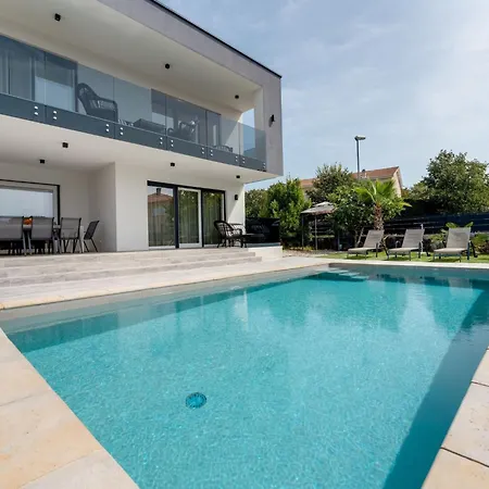 Schoene Neue Mit Pool In Strandnaehe By Interhome Feriehus *