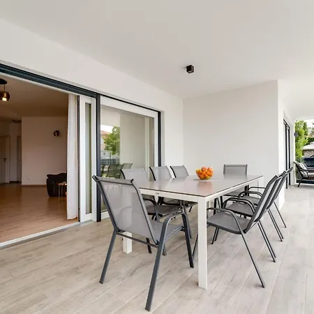 Feriehus Schoene Neue Mit Pool In Strandnaehe By Interhome