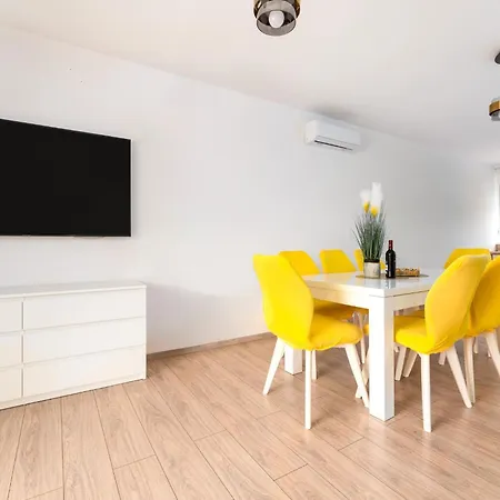 Schoene Neue Mit Pool In Strandnaehe By Interhome Pinezići