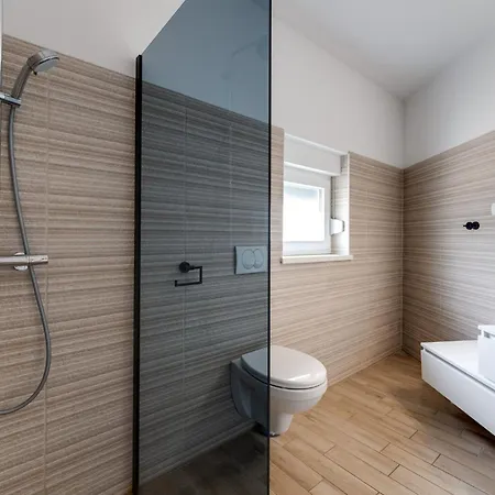 Schoene Neue Mit Pool In Strandnaehe By Interhome * Pinezići