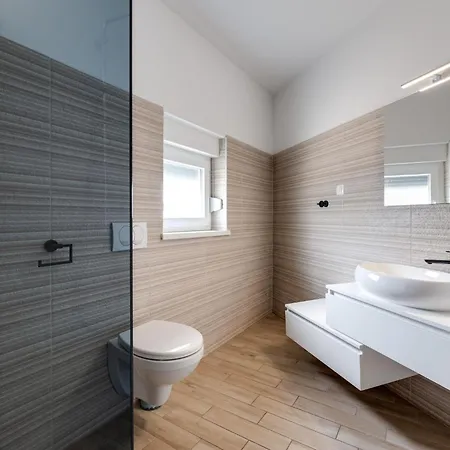 Schoene Neue Mit Pool In Strandnaehe By Interhome Hébergement de vacances