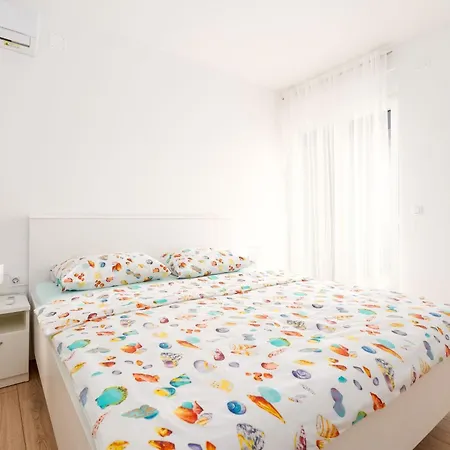 Holiday home Schoene Neue Mit Pool In Strandnaehe By Interhome Pinezici (Krk)