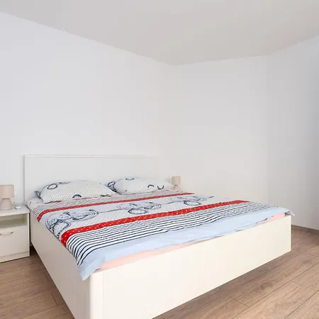 Holiday home Schoene Neue Mit Pool In Strandnaehe By Interhome *