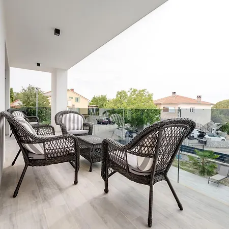 Hébergement de vacances Schoene Neue Mit Pool In Strandnaehe By Interhome Pinezići
