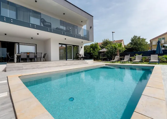Schoene Neue Mit Pool In Strandnaehe By Interhome Feriehus *