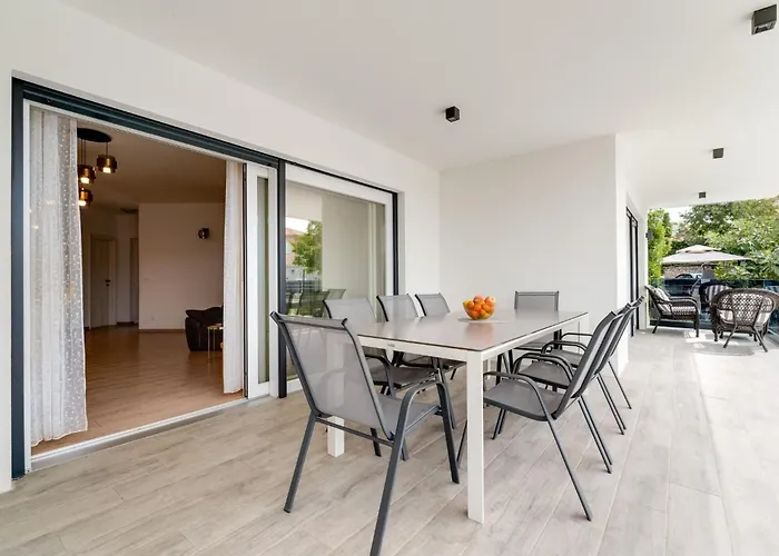 Feriehus Schoene Neue Mit Pool In Strandnaehe By Interhome