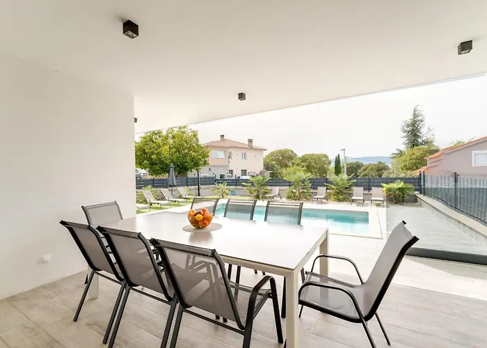 Schoene Neue Mit Pool In Strandnaehe By Interhome Feriehus
