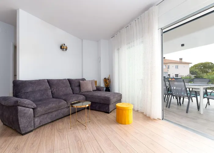Feriehus Schoene Neue Mit Pool In Strandnaehe By Interhome Pinezići