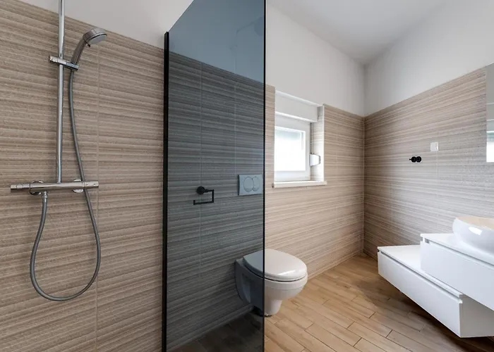 Schoene Neue Mit Pool In Strandnaehe By Interhome * Pinezici (Krk)