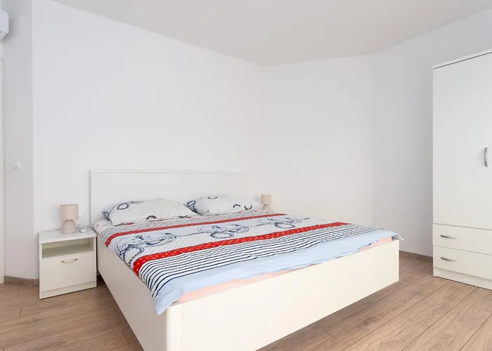 Holiday home Schoene Neue Mit Pool In Strandnaehe By Interhome *