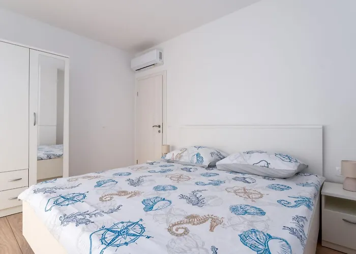 Feriehus Schoene Neue Mit Pool In Strandnaehe By Interhome *