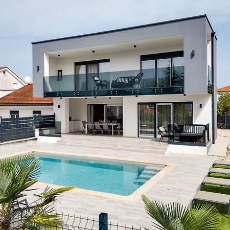 בית נופש Schoene Neue Mit Pool In Strandnaehe By Interhome Pinezići
