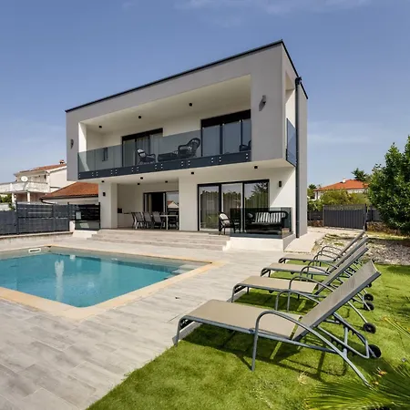 Schoene Neue Mit Pool In Strandnaehe By Interhome *