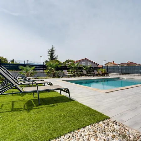בית נופש Schoene Neue Mit Pool In Strandnaehe By Interhome Pinezići