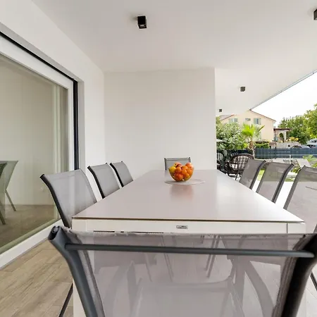 בית נופש Schoene Neue Mit Pool In Strandnaehe By Interhome