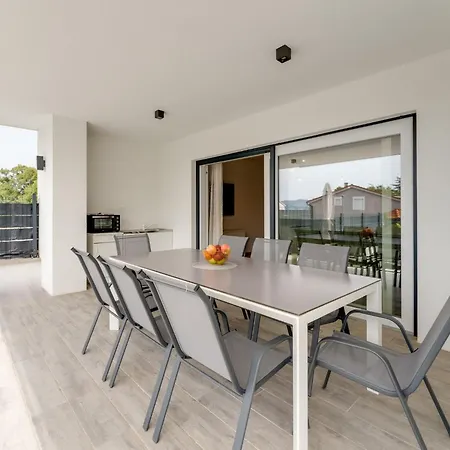 Сasa de vacaciones Schoene Neue Mit Pool In Strandnaehe By Interhome *