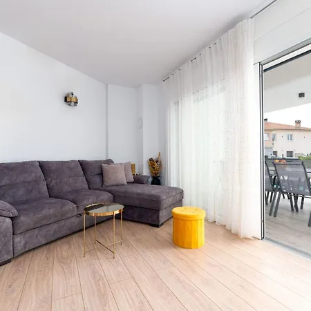 Сasa de vacaciones Schoene Neue Mit Pool In Strandnaehe By Interhome Pinezići