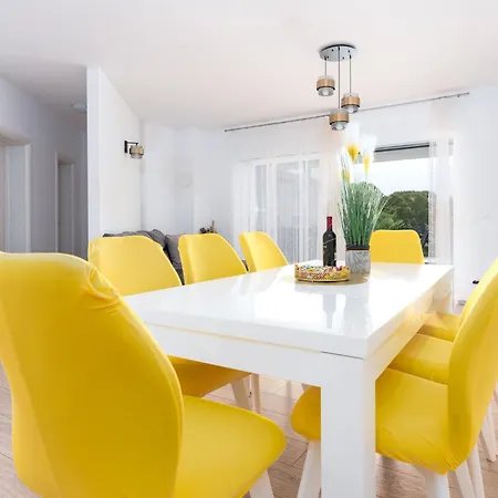 Schoene Neue Mit Pool In Strandnaehe By Interhome * Pinezići