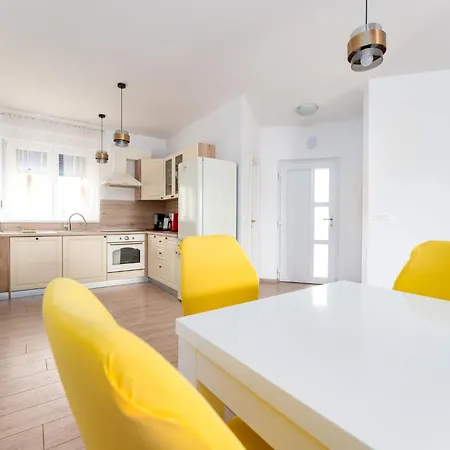Schoene Neue Mit Pool In Strandnaehe By Interhome * Pinezići