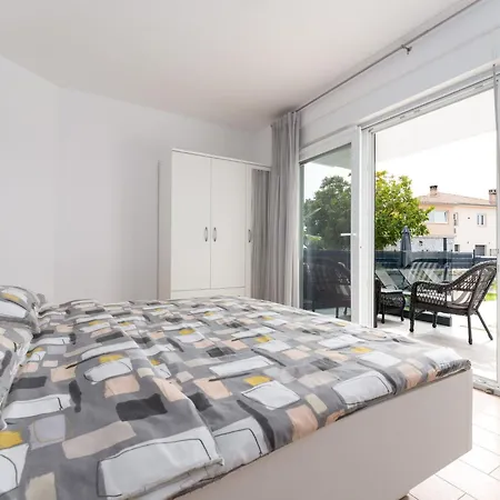 Сasa de vacaciones Schoene Neue Mit Pool In Strandnaehe By Interhome