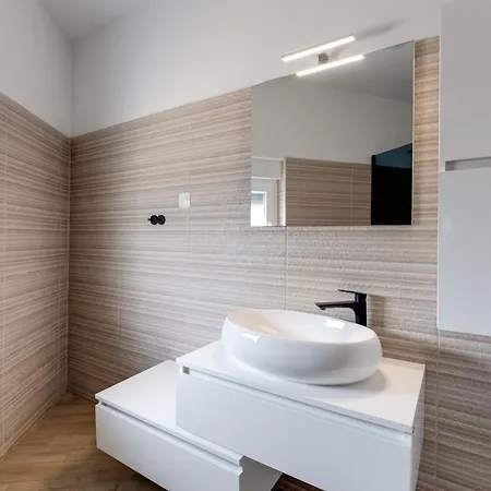 Schoene Neue Mit Pool In Strandnaehe By Interhome