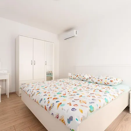 Schoene Neue Mit Pool In Strandnaehe By Interhome Сasa de vacaciones Pinezići