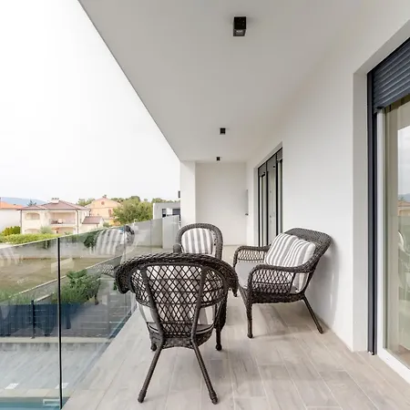 Schoene Neue Mit Pool In Strandnaehe By Interhome Сasa de vacaciones