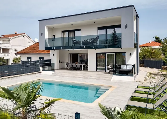 בית נופש Schoene Neue Mit Pool In Strandnaehe By Interhome Pinezići