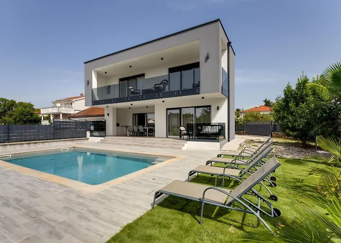 Schoene Neue Mit Pool In Strandnaehe By Interhome *