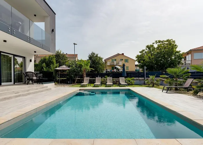 Schoene Neue Mit Pool In Strandnaehe By Interhome בית נופש