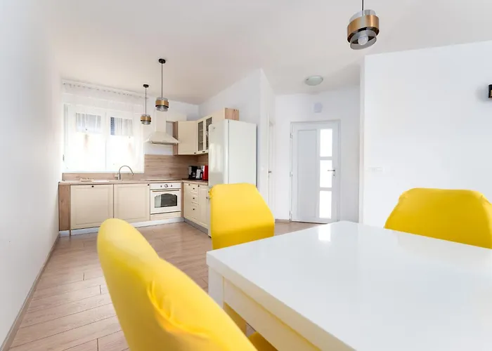 Schoene Neue Mit Pool In Strandnaehe By Interhome * Pinezići