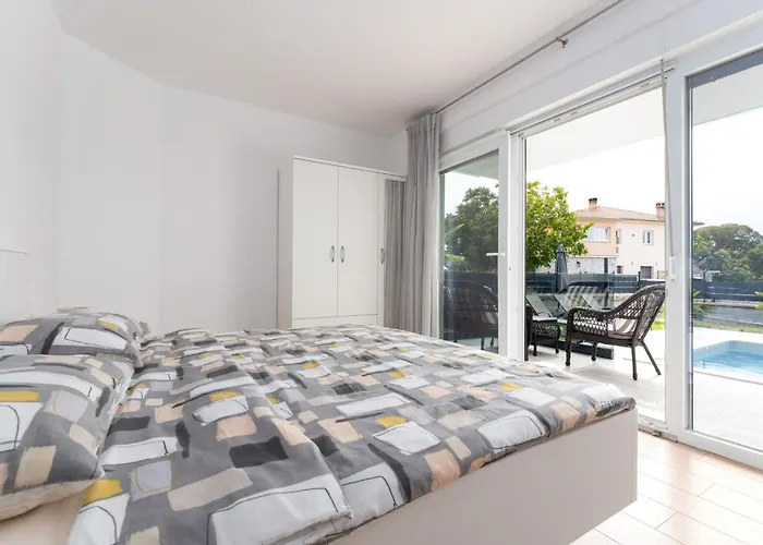 בית נופש Schoene Neue Mit Pool In Strandnaehe By Interhome
