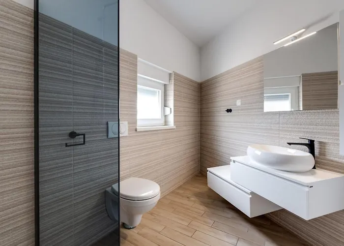 Schoene Neue Mit Pool In Strandnaehe By Interhome בית נופש