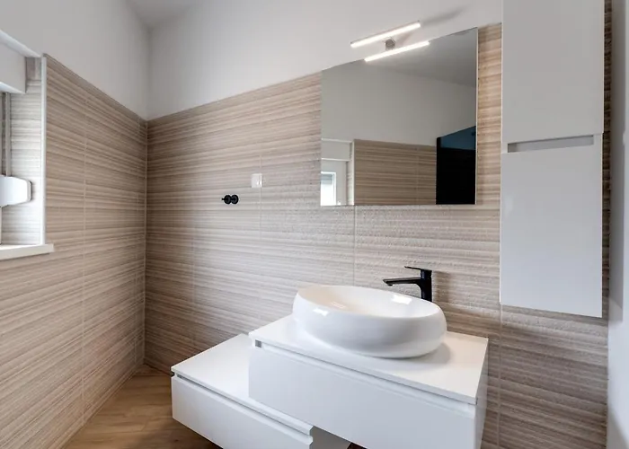 Schoene Neue Mit Pool In Strandnaehe By Interhome