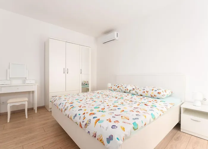 Schoene Neue Mit Pool In Strandnaehe By Interhome בית נופש Pinezići