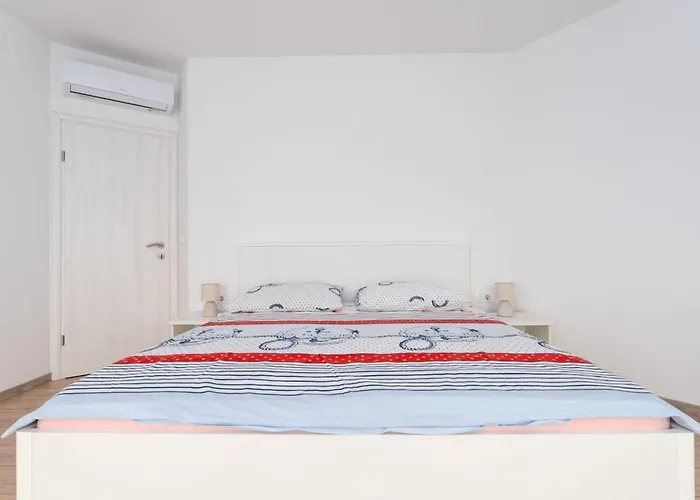 Schoene Neue Mit Pool In Strandnaehe By Interhome בית נופש *