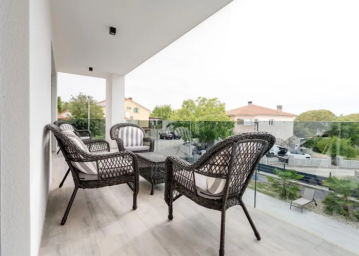 בית נופש Schoene Neue Mit Pool In Strandnaehe By Interhome Pinezići