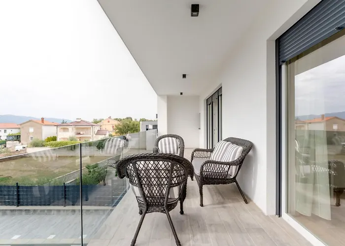 Schoene Neue Mit Pool In Strandnaehe By Interhome בית נופש