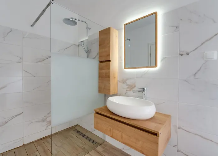 Schoene Neue Mit Pool In Strandnaehe By Interhome Pinezići